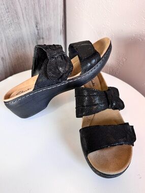 Clarks Merliah Charm Women’s Black Leather Wedge Sandals